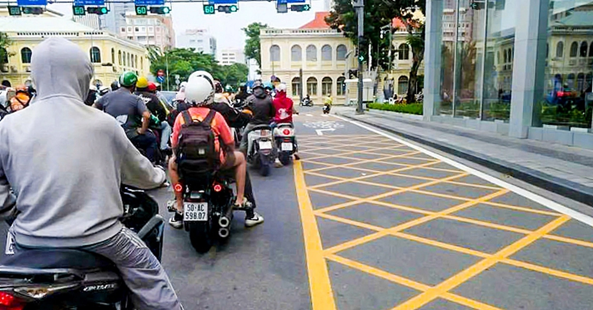 Đường đông không thể nhanh, còi xe cũng vô ích
