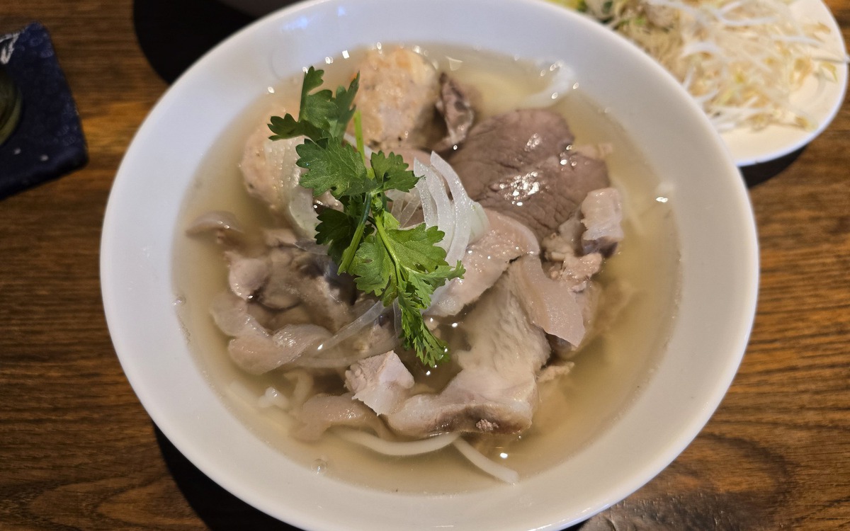 Chia tay bún bò O Kay, nước trong mang theo cả sự chậm rãi của Huế