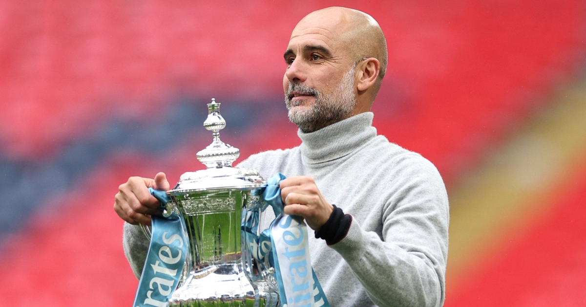 HLV Guardiola chỉ đạo cầu thủ không uống bia, tập trung để vô địch Ngoại hạng Anh