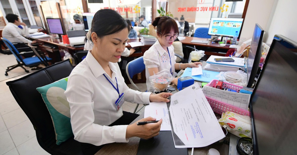 Công thức tính lương cán bộ, công chức khi tăng lương cơ sở lên 2,53 triệu từ 1-7