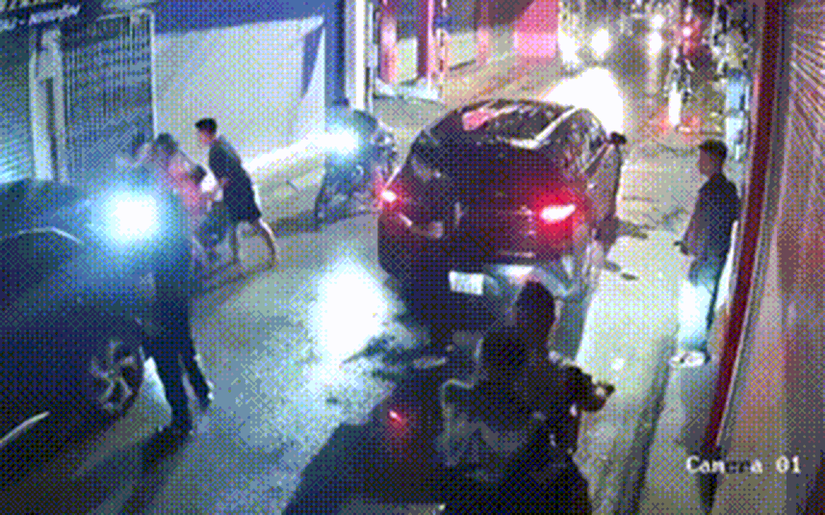 Nguyên nhân 2 cô gái bị hành hung lúc nửa đêm ở Hà Nội