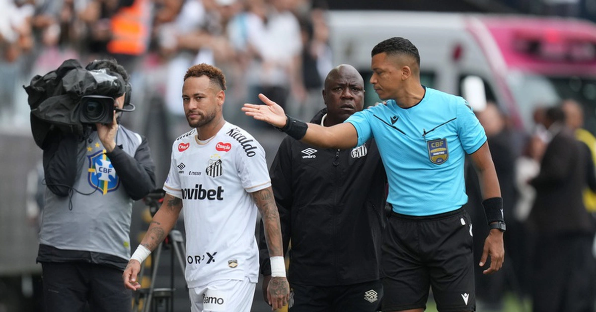 Trọng tài 'ngớ ngẩn' khiến Neymar xa rời vé dự World Cup 2026