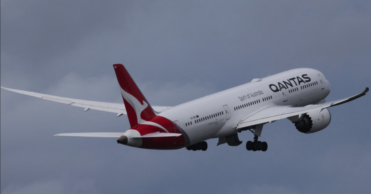 Hãng Qantas cấm bay vĩnh viễn hành khách bị cáo buộc cắn tiếp viên, đòi hút thuốc