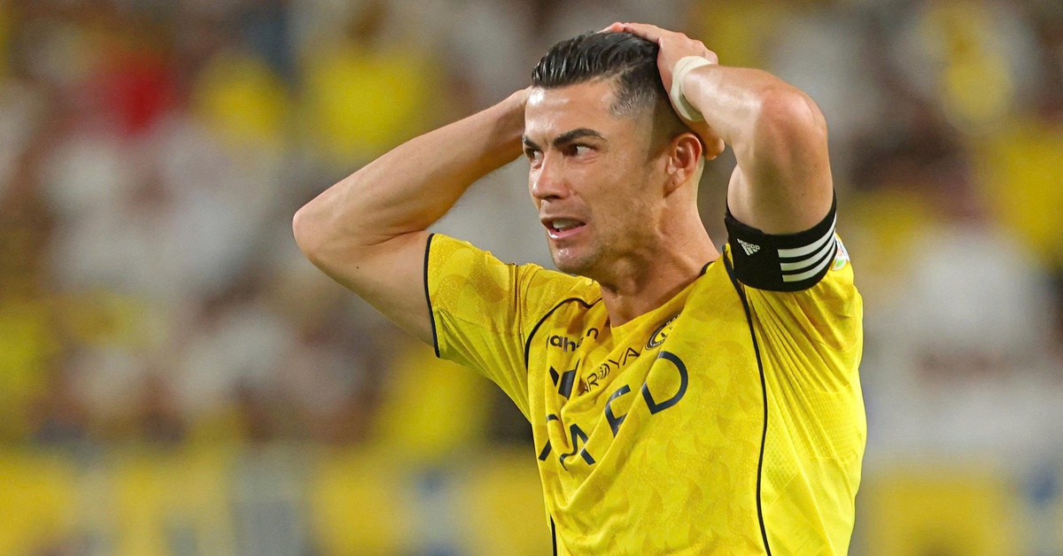 Ronaldo nhận hai 'nỗi đau' liên tiếp trong 4 ngày