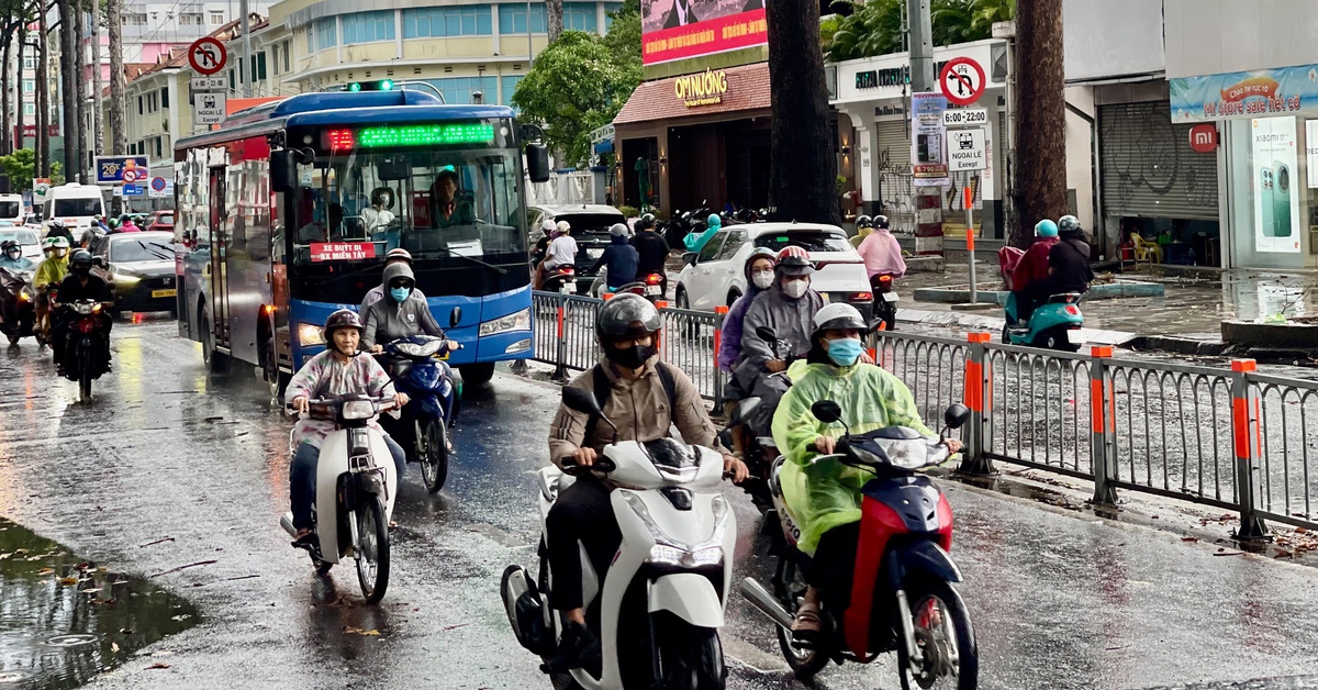 Thời tiết hôm nay 18-5: Cả nước có mưa, đề phòng sạt lở, ngập nước