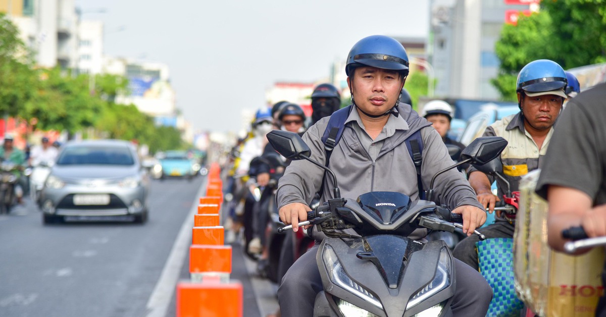 Sau những ngày đầu phân làn đảo chiều đường Cộng Hòa, bạn đọc góp thêm giải pháp