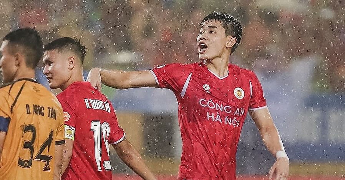 Đình Bắc: 'Quang Hải, Việt Anh muốn tôi sút phạt đền'