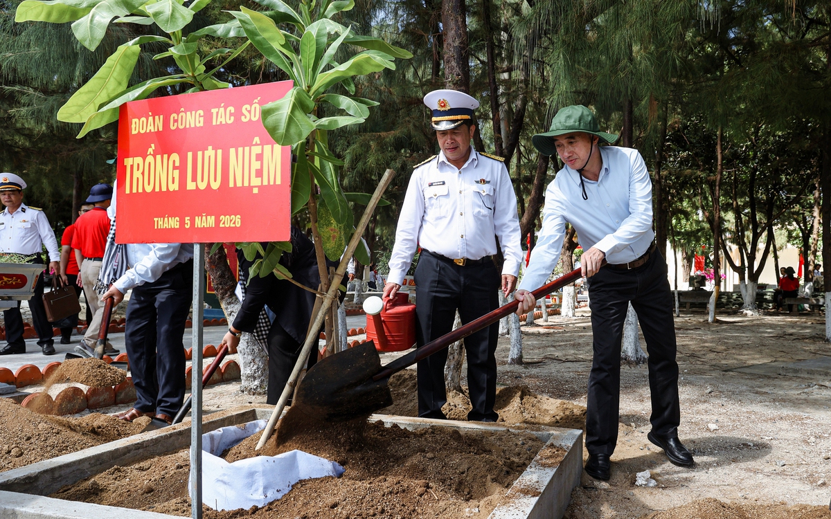 Y tế biển đảo: ‘Giữ sức khỏe nơi đầu sóng để bảo vệ chủ quyền từ sớm, từ xa’