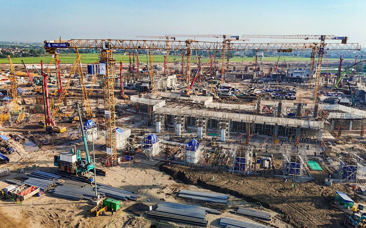 Ưu tiên dân địa phương đi làm trên công trường sân vận động lớn nhất thế giới ở Hà Nội