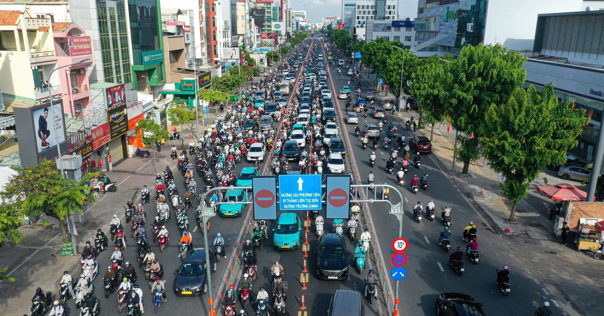 Đường Cộng Hòa thoáng hơn trong sáng đầu tuần sau 3 ngày mở làn đảo chiều
