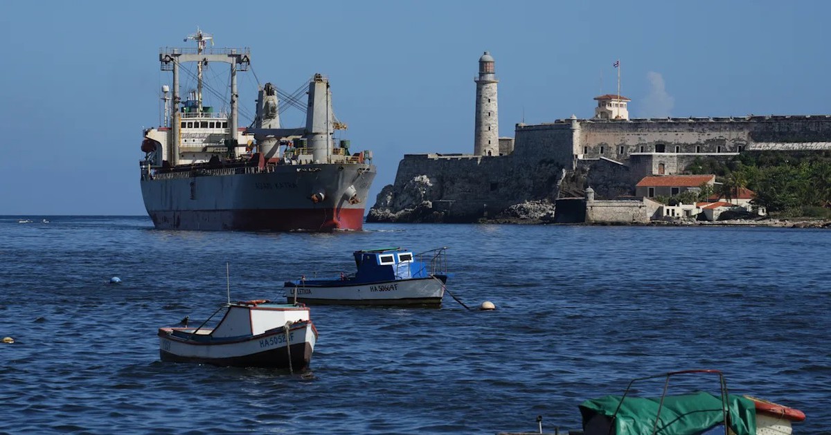 Tàu viện trợ cập cảng Havana, Cuba khẳng định 'không đơn độc' giữa vòng phong tỏa