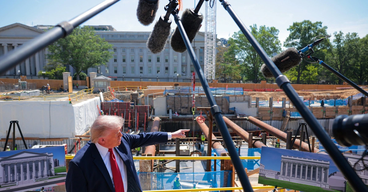 Ông Trump khoe công trường phòng khiêu vũ 400 triệu USD, khẳng định 'tiền tôi chi'