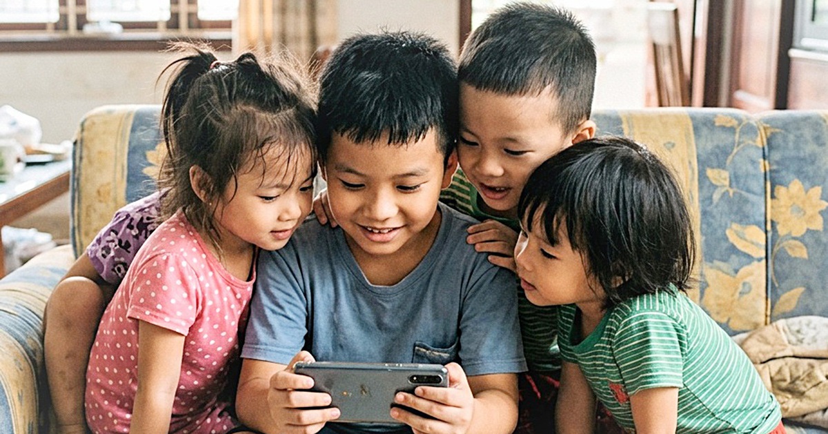 Không thể giao trẻ em cho mạng xã hội: Gia đình đừng buông lỏng các em