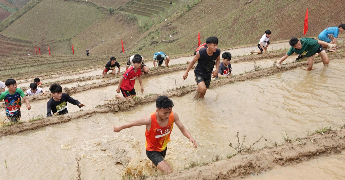Giải chạy độc lạ nhất Việt Nam: Đua nhau leo ruộng bậc thang Mù Cang Chải
