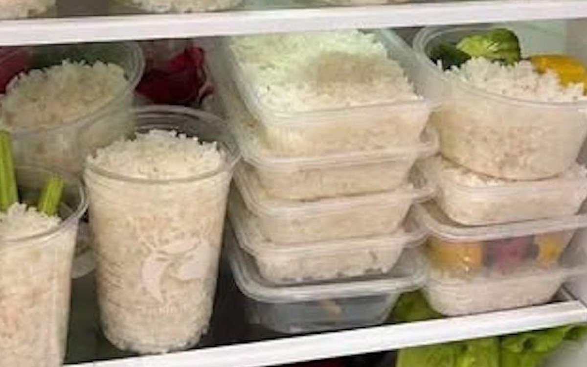 Trào lưu nấu cơm một lần ăn cả tuần dễ có vi khuẩn gây ngộ độc