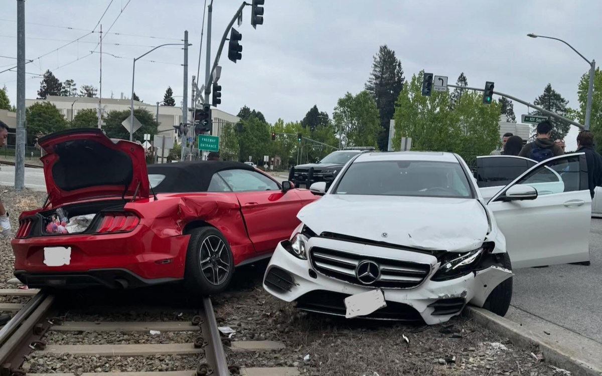 Lái tới 190km/h trên cao tốc chỉ vì muộn làm, tài xế Ford vào trại tạm giam