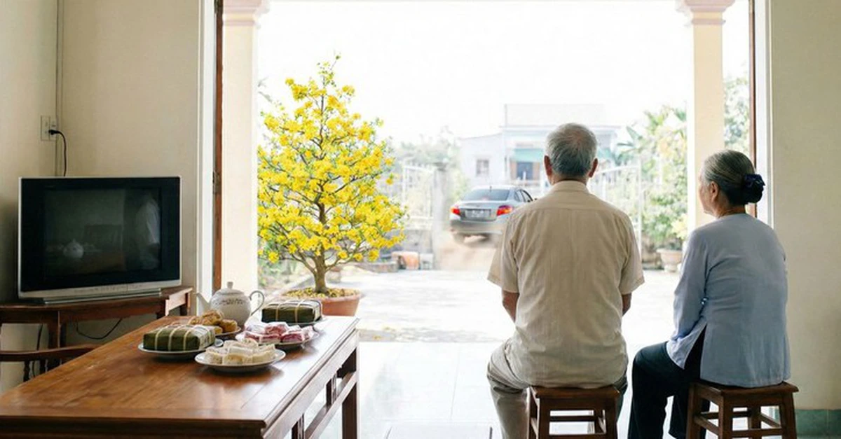 Trẻ nương bóng cha, người già nương vào đâu khi con cái bận rộn?