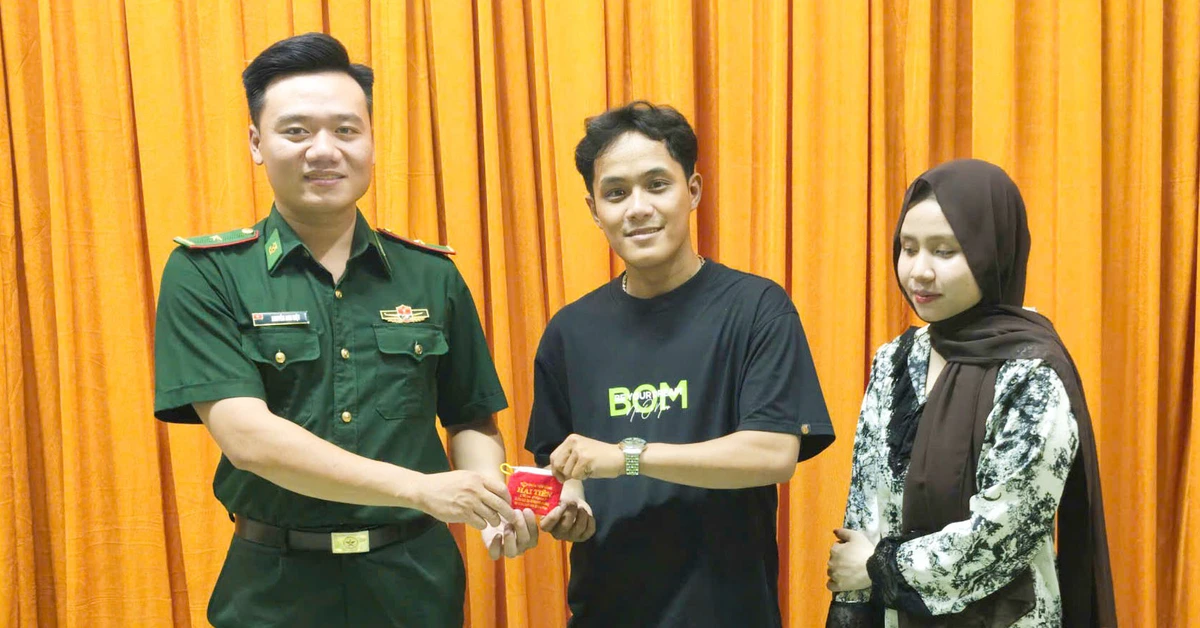 Cán bộ biên phòng An Giang nhặt được 3 chỉ vàng, phát loa thông báo, tìm người đánh rơi trả lại