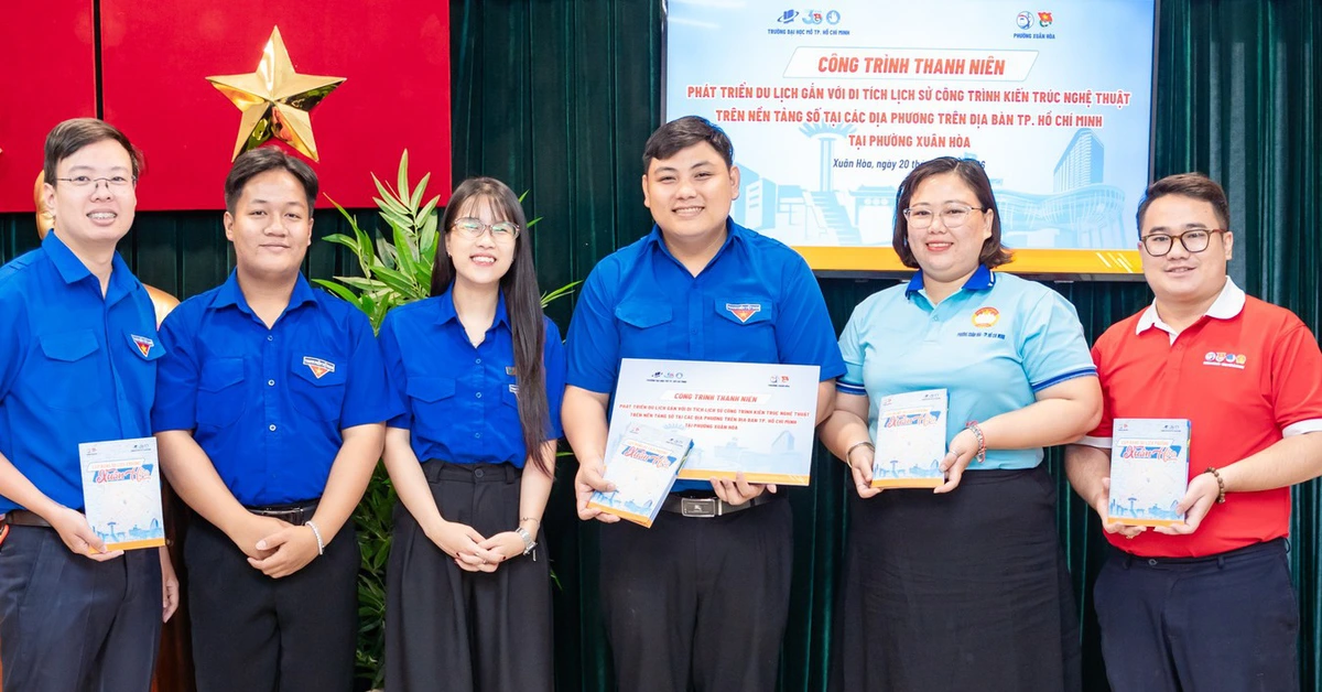 Sinh viên 'số hóa' du lịch phường Xuân Hòa, quét QR, xem tour, đọc cẩm nang ngay trên điện thoại