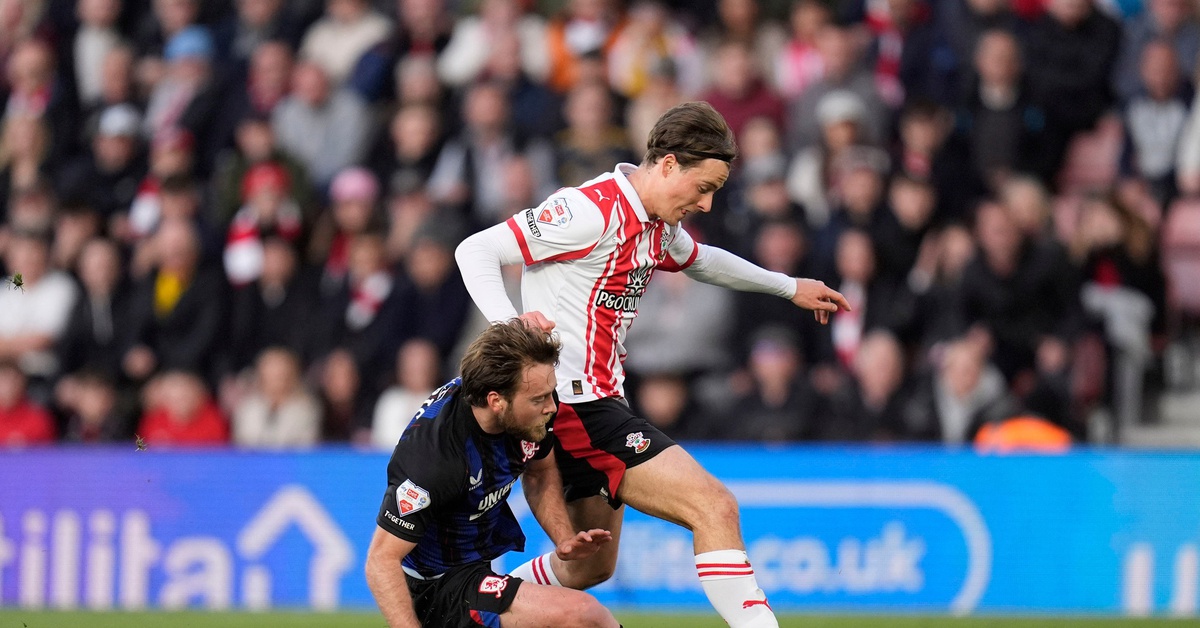 Southampton bị loại khỏi trận chung kết thăng hạng vì quay lén đối thủ