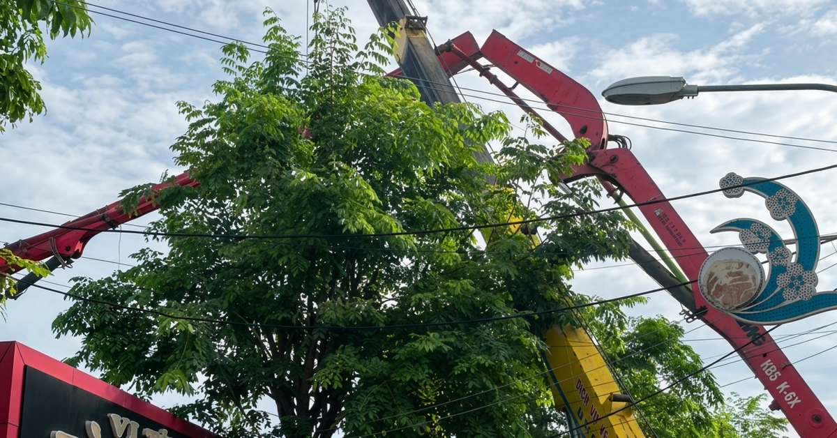 Gãy cần bơm bê tông công trình nhà dân, 1 người chết, 2 người bị thương