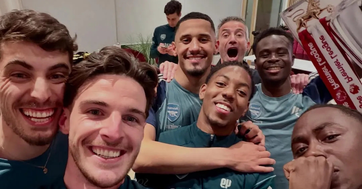 Các ngôi sao Arsenal ăn mừng cuồng nhiệt sau chức vô địch