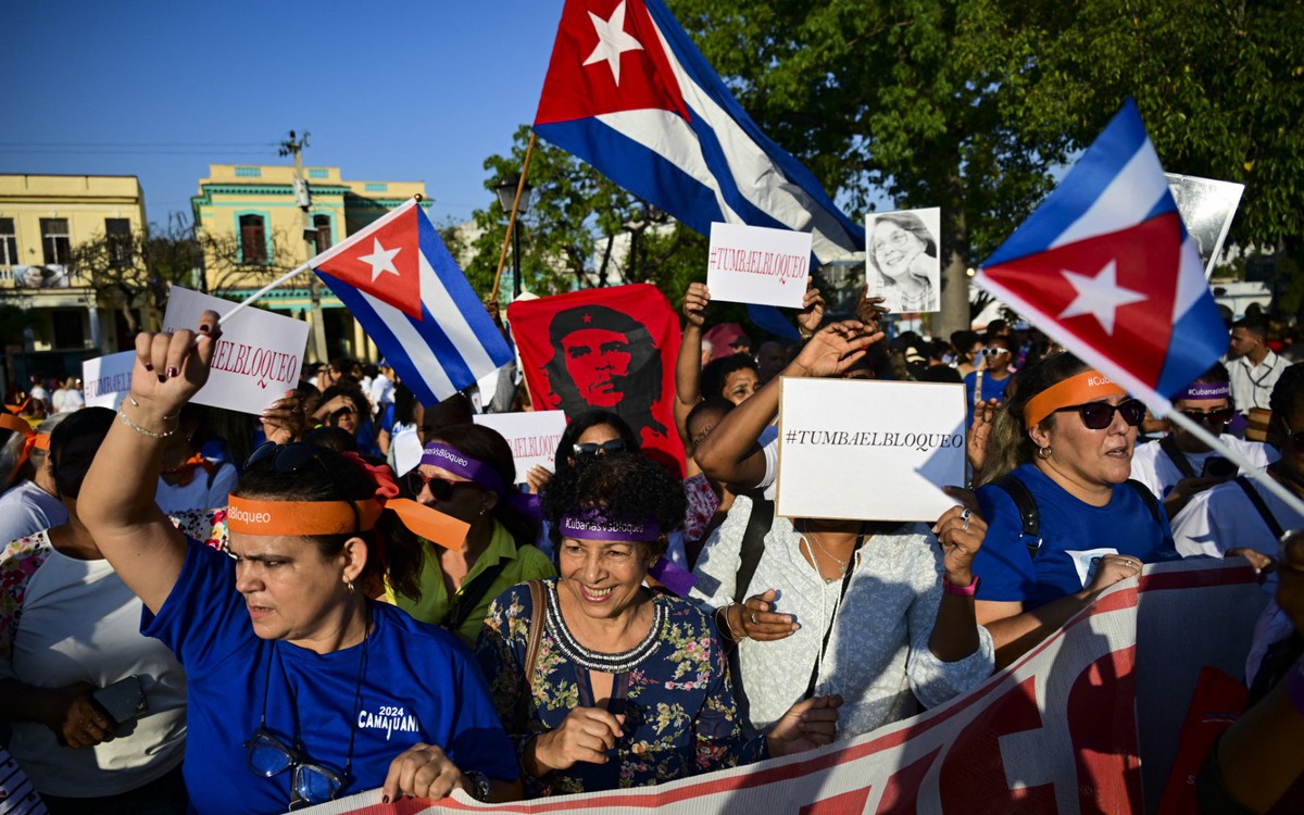 Nga và Trung Quốc đồng lòng ủng hộ Cuba sau động thái gây sức ép của Mỹ