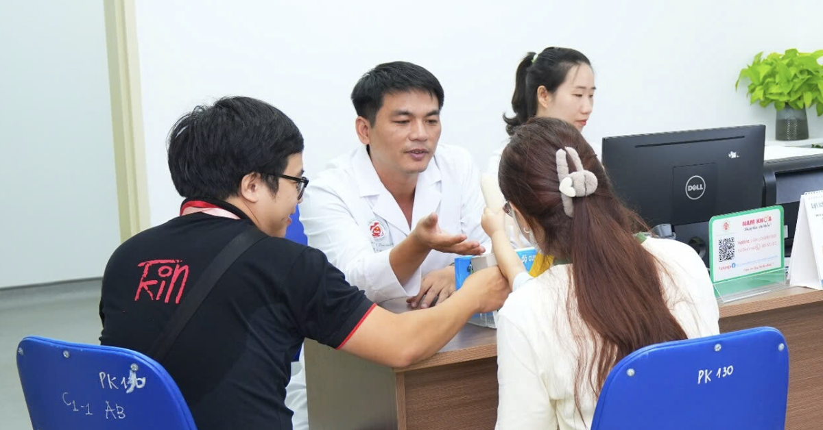 Bé trai tiểu lệch, tiểu khó, có thể là dấu hiệu bệnh lý