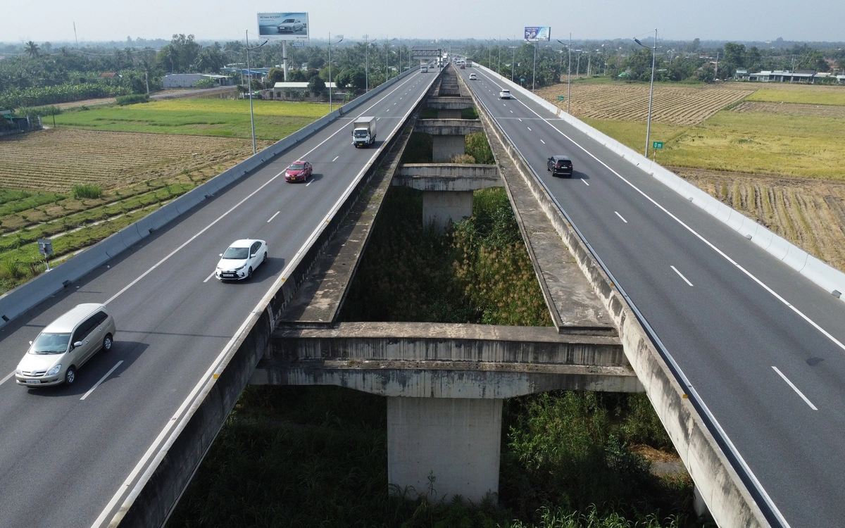 Làm cao tốc Bắc - Nam phía Tây bằng cầu cạn, giảm lượng cát lấp từ 12 còn 1,3 triệu khối