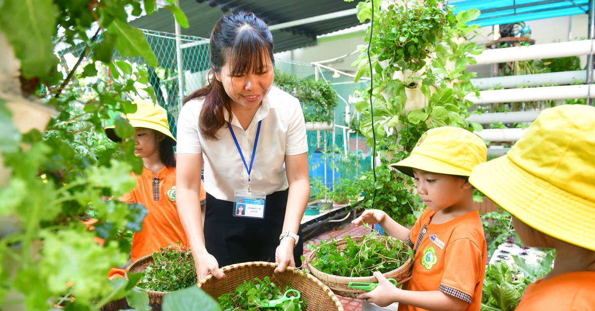 Phường Xuân Hòa kiểm tra bếp ăn trường học, khu vực thi lớp 10