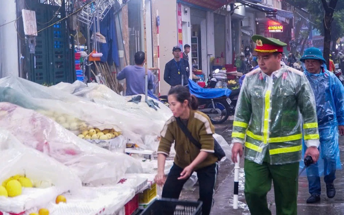 Hà Nội đề xuất mức phạt mới với 47 hành vi vi phạm: Lấn chiếm vỉa hè dự kiến bị phạt gấp đôi