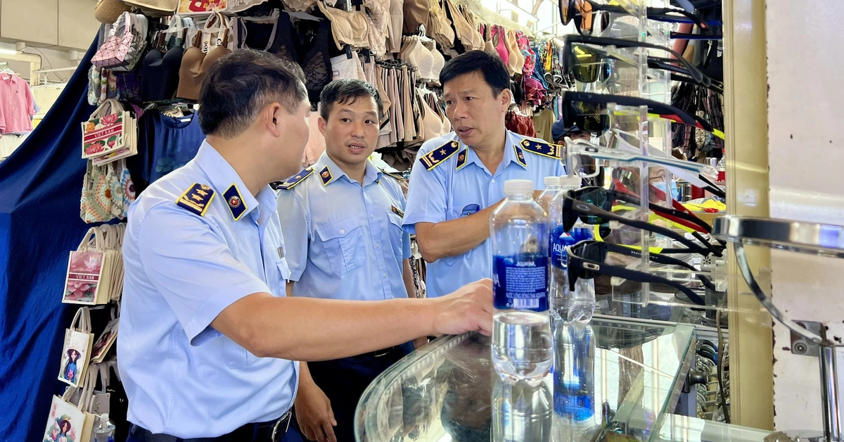 TP.HCM tăng cường kiểm tra hàng giả tại chợ Bến Thành - Saigon Square