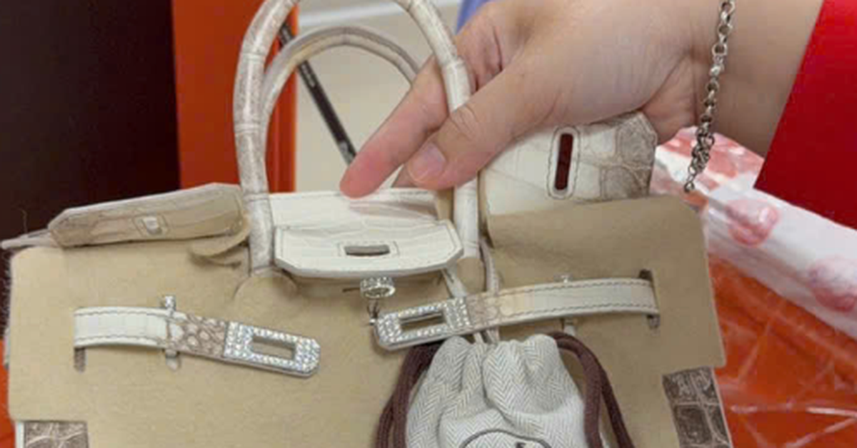Đấu giá trực tuyến: Túi Hermes size 25 màu trắng của bà Trương Mỹ Lan được mua 11,67 tỉ