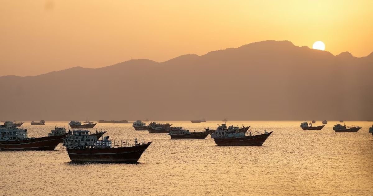 6 triệu thùng dầu thô rời eo biển Hormuz sau hai tháng