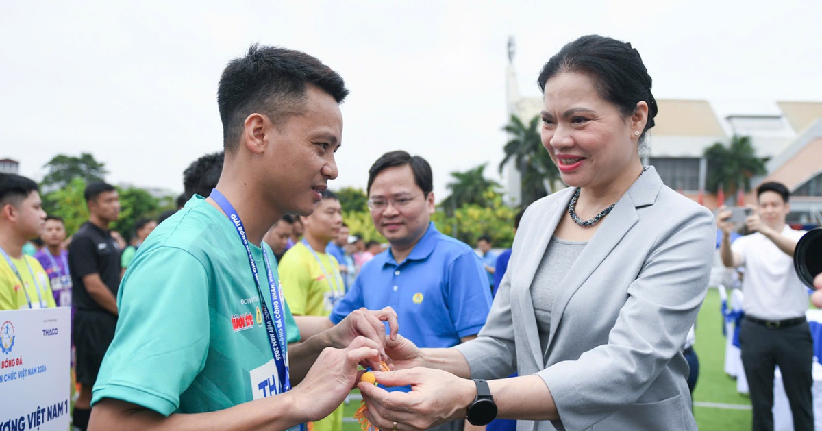 Chăm lo đời sống tinh thần, nâng cao thể chất cho người lao động