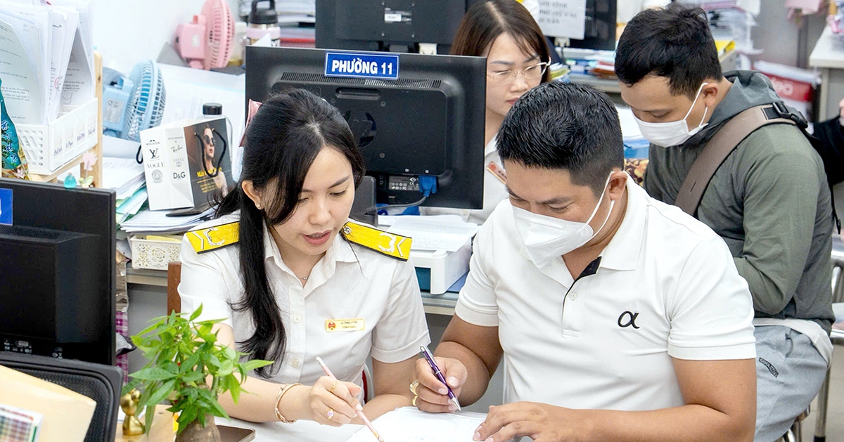 Người làm công ăn lương nợ thuế: Có bị hoãn xuất cảnh?