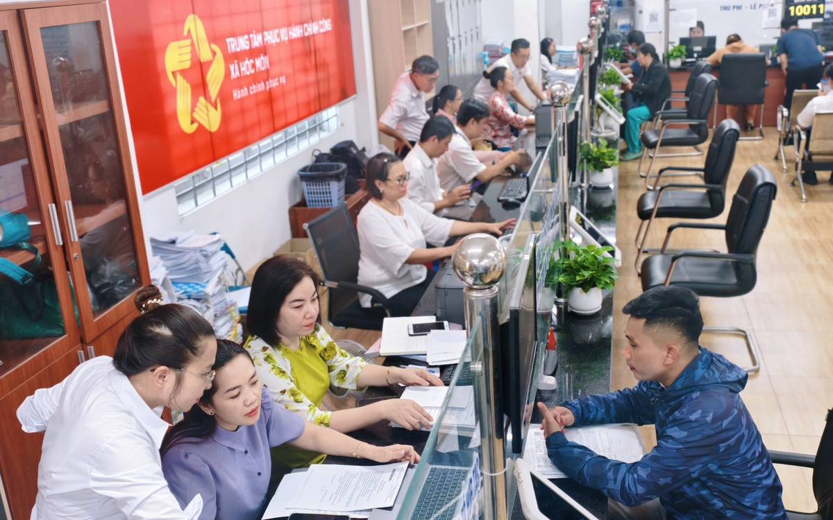 Phân cấp cho chủ tịch UBND cấp xã ở TP.HCM tiếp nhận, điều động, biệt phái, kỷ luật công chức