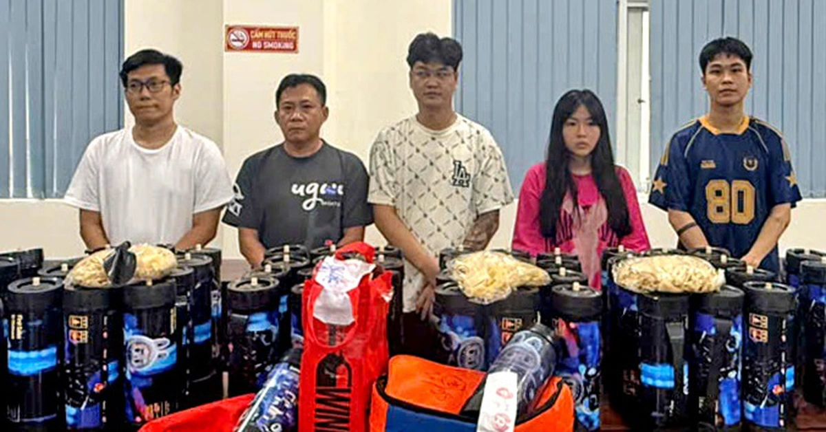 Công an TP.HCM bắt 5 người mua bán khí cười quy mô lớn