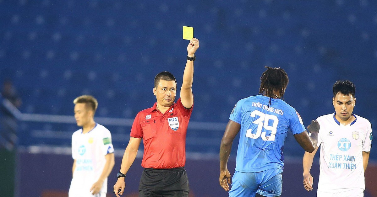 Trọng tài FIFA Hoàng Ngọc Hà cầm còi trận chung kết Giải bóng đá công nhân, viên chức