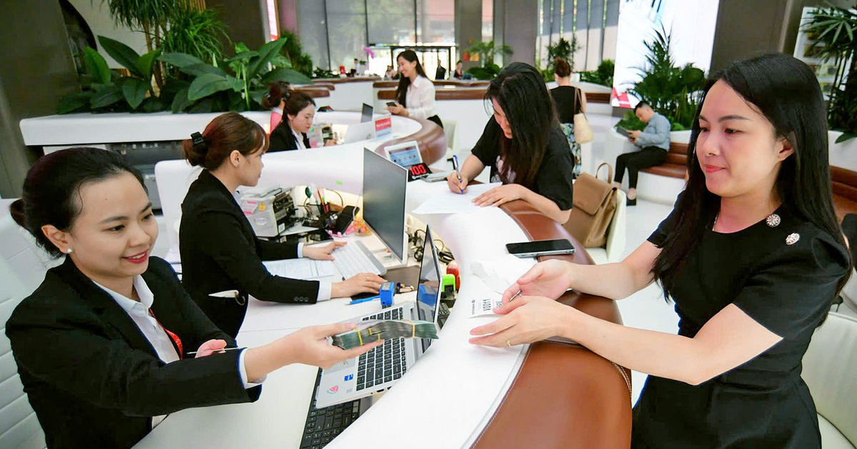Tin tức sáng 23-5: Một ngân hàng tăng vốn điều lệ lên 100.000 tỉ đồng; Lãi suất qua đêm về 5,6%