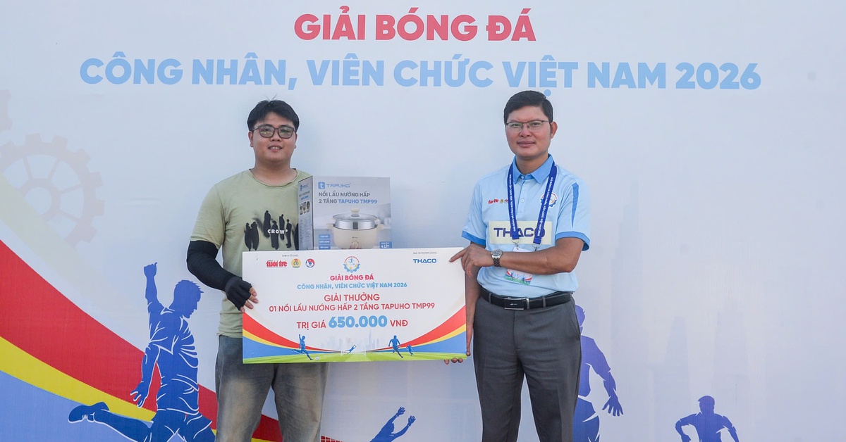 Nhận nồi lẩu từ TAPUHO, cậu thanh niên liền gửi cho mẹ ở quê