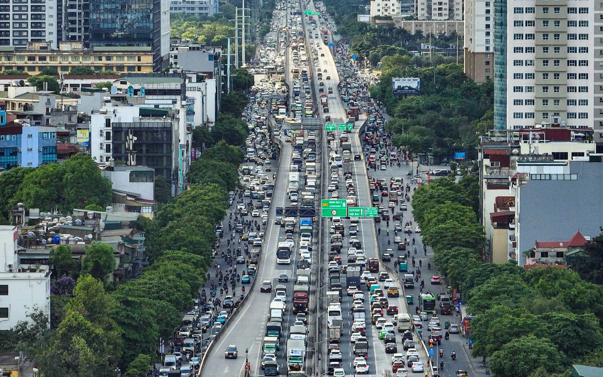 Đường vành đai 3 trên cao xuất hiện co giãn lớn do nắng nóng, sửa chữa ngay trong đêm 24-5