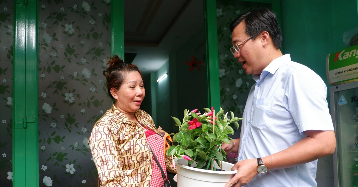 Cả ngàn bạn trẻ cùng bà con ở Bình Hưng Hòa chung tay dọn rác, trồng cây nhân Ngày Chủ nhật xanh