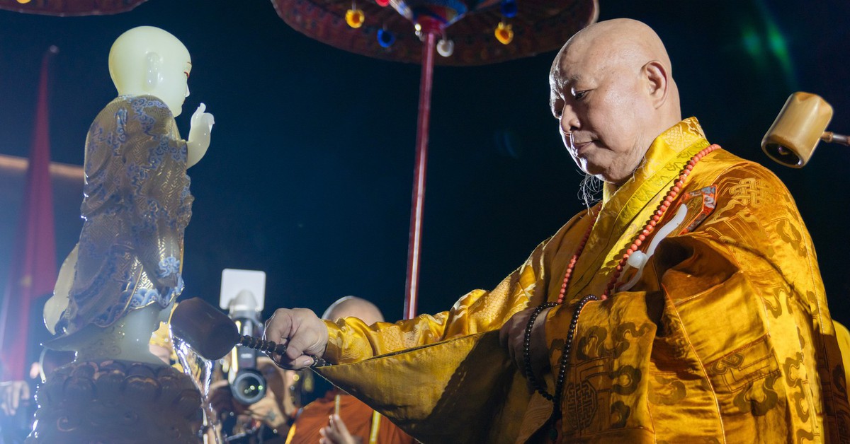 Hàng ngàn tăng ni, Phật tử, nghệ sĩ tham gia lễ rước và tắm Phật mùa Phật đản tại TP.HCM
