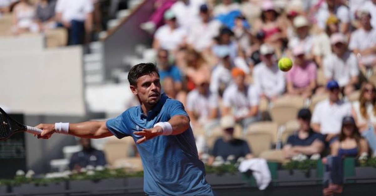 Hy hữu ở Roland Garros 2026, tay vợt vội vã chạy khỏi sân vì 'Tào Tháo rượt'