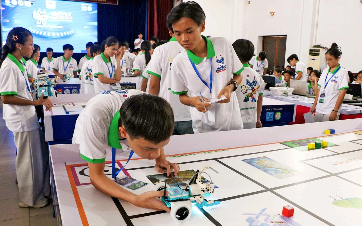 Học sinh 'đọ sức' lập trình robot, làm vườn rau thông minh, thiết kế nhà tiết kiệm năng lượng