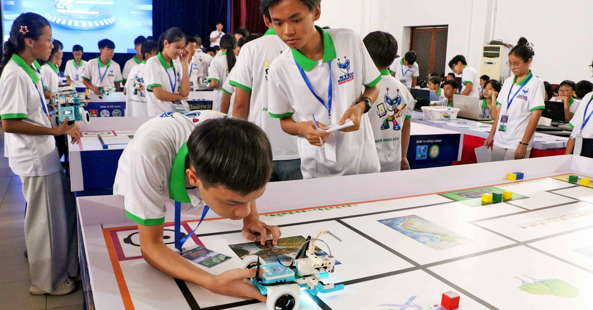 Học sinh 'đọ sức' lập trình robot, làm vườn rau thông minh, thiết kế nhà tiết kiệm năng lượng