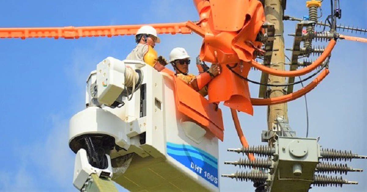 Áp lực điện tăng mạnh, Bộ Công Thương kêu gọi tiết kiệm điện giờ cao điểm