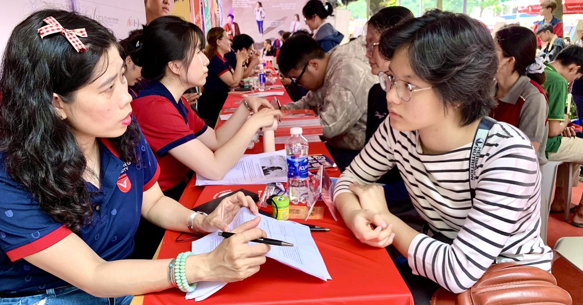 Xét tuyển đại học 2026: Nhiều ngành ‘hot’ siết ngưỡng đầu vào riêng