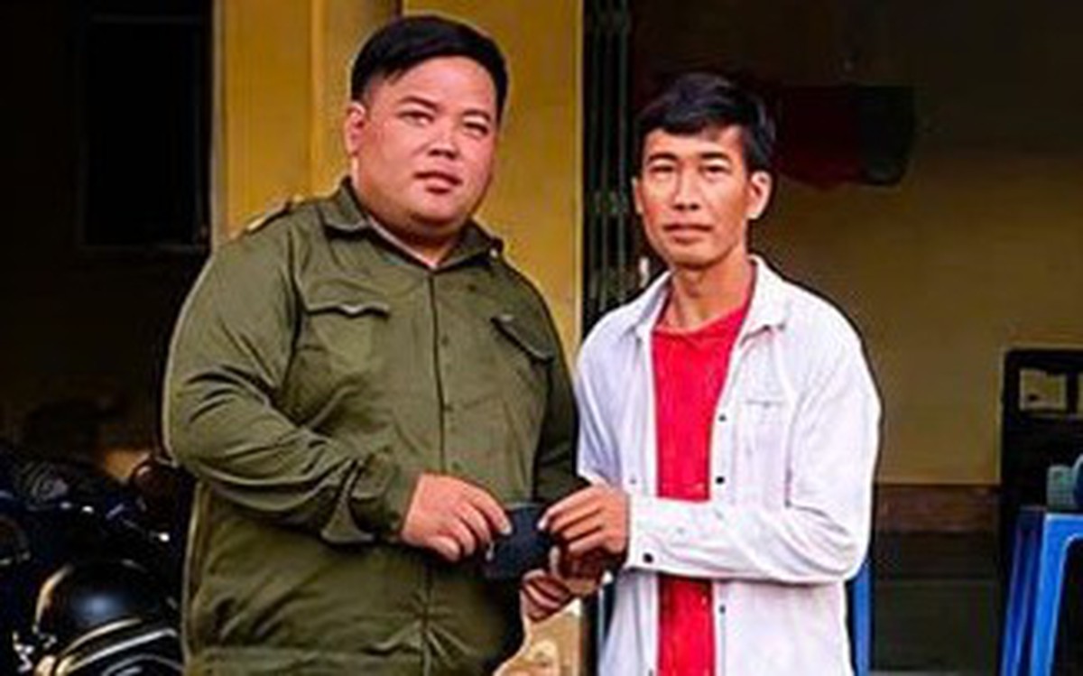 Nhặt được ví tiền trên đường, ba học sinh lớp 9 mang đến công an tìm người mất